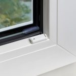 Plissee - Verschraubte Montage im Fensterfalz
